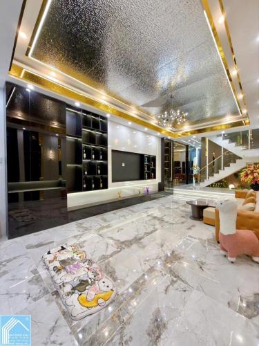 Mới Lên Sóng Căn Nhà Khu Dân Cư Hồng Loan Hướng Đông Nam Trang Bị Nội Thất Cao Cấp Như Hình    