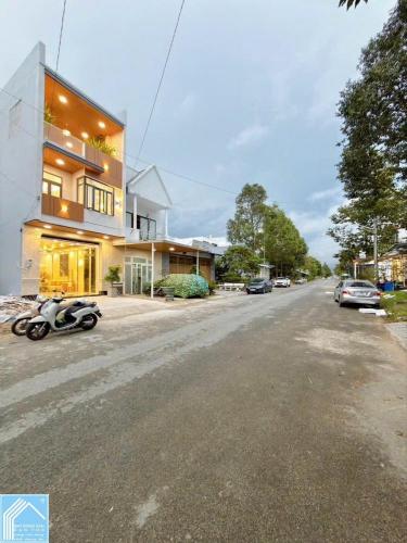 Mới Lên Sóng Căn Nhà Khu Dân Cư Hồng Loan Hướng Đông Nam Trang Bị Nội Thất Cao Cấp Như Hình    