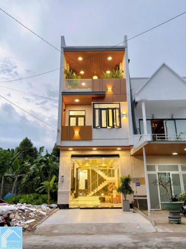 Mới Lên Sóng Căn Nhà Khu Dân Cư Hồng Loan Hướng Đông Nam Trang Bị Nội Thất Cao Cấp Như Hình    