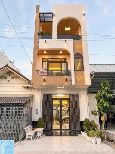 Nhà 3 tầng (5.9 tỷ giảm còn 5,6 tỷ), số 171 đường D14 KDC Hồng Loan