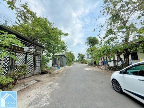 NỀN ĐẸP B5 KDC TÂN PHÚ- 100m2 CÓ CÔNG VIÊN 50m PHÍA SAU- H. ĐÔNG NAM- SỔ HỒNG- 1 TỶ 750 TRIỆU.