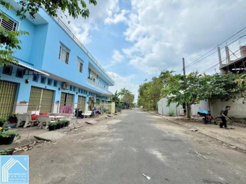 NỀN ĐẸP B5 KDC TÂN PHÚ- 100m2 CÓ CÔNG VIÊN 50m PHÍA SAU- H. ĐÔNG NAM- SỔ HỒNG- 1 TỶ 750 TRIỆU.