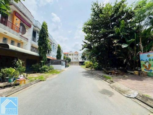 NỀN ĐẸP KHÔNG VƯỚNG ĐƯỜNG SỐ 54 KDC 586 - CẦN THƠ - 120,2M2 - GIÁ 2,96 TỶ