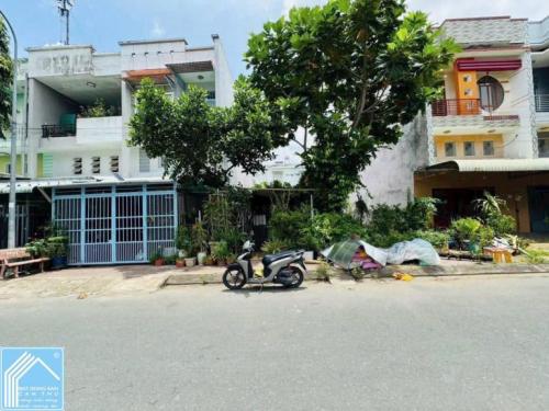 NỀN ĐẸP KHÔNG VƯỚNG ĐƯỜNG SỐ 54 KDC 586 - CẦN THƠ - 120,2M2 - GIÁ 2,96 TỶ