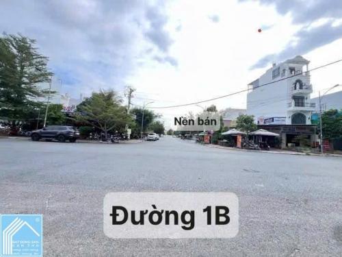 Nền đường số 3 Khu Văn hoá Tây Đô.
