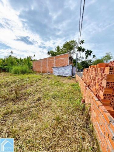 NỀN DUY NHẤT CẠNH KDL PHI YẾN 