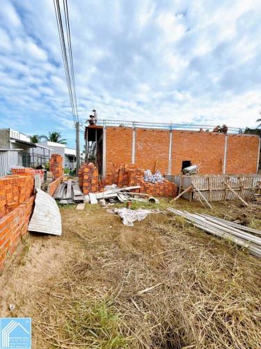 NỀN DUY NHẤT CẠNH KDL PHI YẾN 