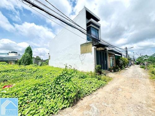 Nền Mặt tiền Bờ kè hẻm 25 Nguyễn Văn Linh - Thông Trần Hoàng Na, P.Tân An, TP.Cần Thơ