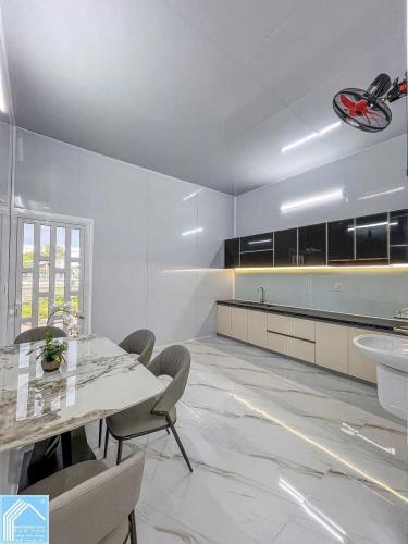  NHÀ 02 MẶT TIỀN ĐƯỜNG TÔ VĨNH DIỆN VÀ BỜ KÈ SÔNG - GẦN VỚI BỆNH VIỆN NHI ĐỒNG 