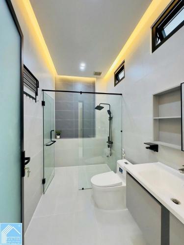 Nhà 03 tầng mới 100% full nội thất kdc hồng loan