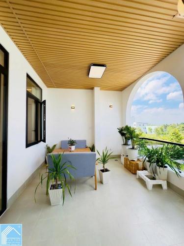 Nhà 03 tầng mới 100% full nội thất kdc hồng loan