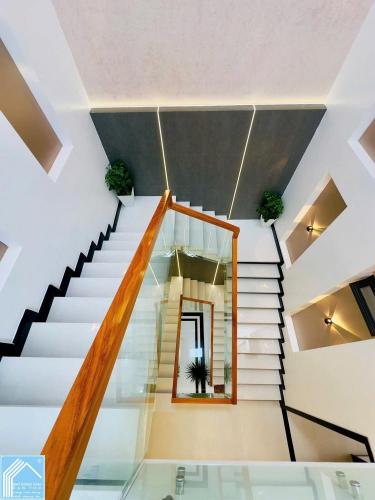 Nhà 03 tầng mới 100% full nội thất kdc hồng loan