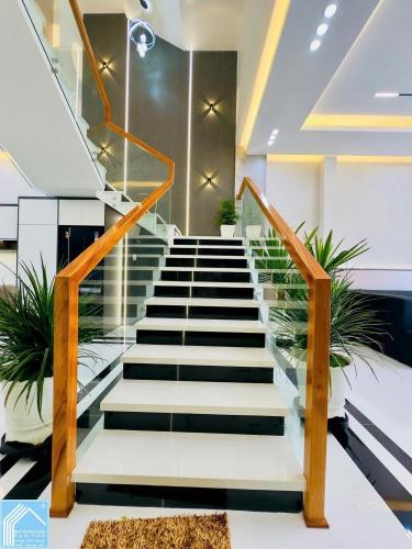 Nhà 03 tầng mới 100% full nội thất kdc hồng loan