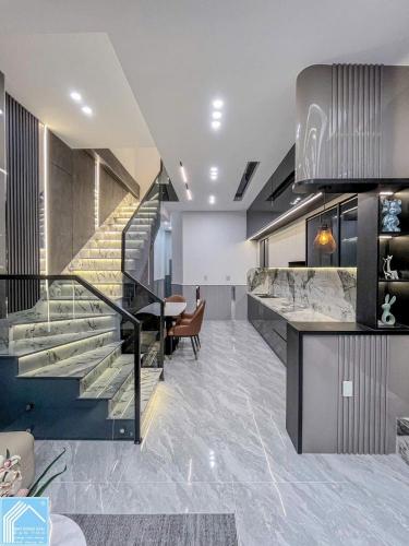 nhà 1 trệt 1 lầu gần đại học y, diện tích 4,1 x 16,15 = 67㎡. 3 phòng ngủ full nội thất