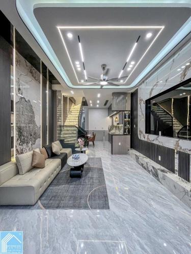 nhà 1 trệt 1 lầu gần đại học y, diện tích 4,1 x 16,15 = 67㎡. 3 phòng ngủ full nội thất