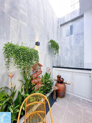 Nhà 1 trệt 1 lững 2 lầu đường Phan Huy Chú 