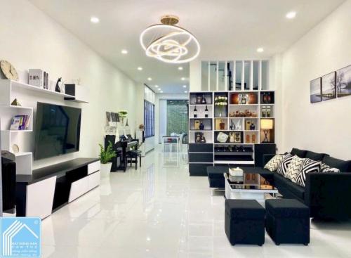 NHÀ 1 TRỆT 2 LẦU CÓ SÂN - Số 99 D13 KDC HỒNG LOAN, CÁI RĂNG, TPCT (Vị trí sáng, đẹp)
