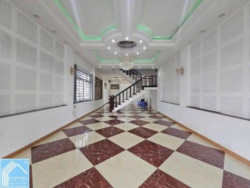 NHÀ 1 TRỆT 2 LẦU HOÀN CÔNG - 2 HẺM KĨ THUẬT- ĐẦU ĐƯỜNG D4 KDC HỒNG LOAN VỊ TRÍ ĐẸP