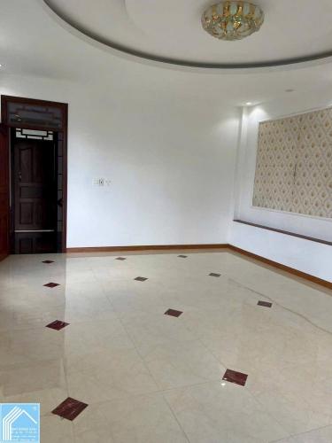 NHÀ 1 TRỆT 2 LẦU HOÀN CÔNG - 2 HẺM KĨ THUẬT- ĐẦU ĐƯỜNG D4 KDC HỒNG LOAN VỊ TRÍ ĐẸP