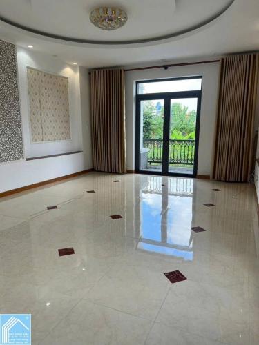 NHÀ 1 TRỆT 2 LẦU HOÀN CÔNG - 2 HẺM KĨ THUẬT- ĐẦU ĐƯỜNG D4 KDC HỒNG LOAN VỊ TRÍ ĐẸP