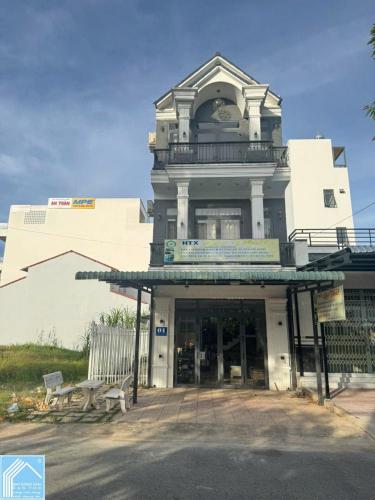 NHÀ 1 TRỆT 2 LẦU HOÀN CÔNG - 2 HẺM KĨ THUẬT- ĐẦU ĐƯỜNG D4 KDC HỒNG LOAN VỊ TRÍ ĐẸP