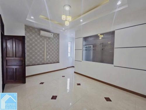 NHÀ 1 TRỆT 2 LẦU HOÀN CÔNG - 2 HẺM KĨ THUẬT- ĐẦU ĐƯỜNG D4 KDC HỒNG LOAN VỊ TRÍ ĐẸP GIÁ 4 TỶ 900