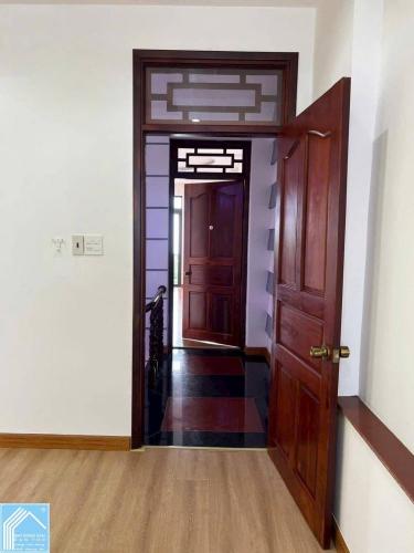 NHÀ 1 TRỆT 2 LẦU HOÀN CÔNG - 2 HẺM KĨ THUẬT- ĐẦU ĐƯỜNG D4 KDC HỒNG LOAN VỊ TRÍ ĐẸP GIÁ 4 TỶ 900