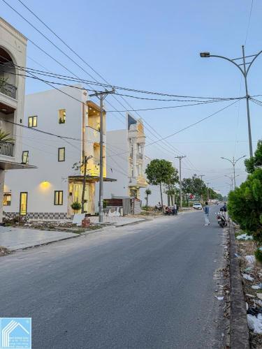 Nhà 1 trệt 2 lầu mới đẹp tại trục chính D1 lộ 30m KDC Hồng Loan - DT5x16m 3 tầng Full Nt