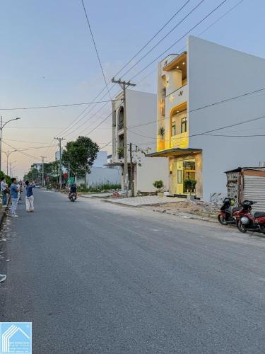 Nhà 1 trệt 2 lầu mới đẹp tại trục chính D1 lộ 30m KDC Hồng Loan - DT5x16m 3 tầng Full Nt