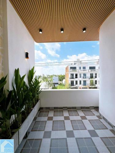 Nhà 1 trệt 2 lầu mới đẹp tại trục chính lộ số 65 D1  KDC Hồng Loan 