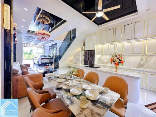  Nhà 1 trệt 2 lầu mới đẹp tại trục chính số 71 D1 KDC Hồng Loan - Cần Thơ