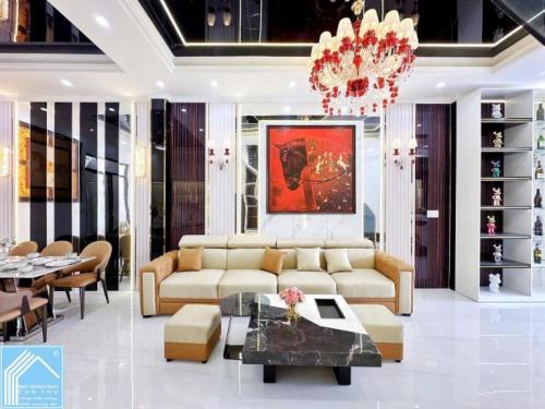  Nhà 1 trệt 2 lầu mới đẹp tại trục chính số 71 D1 KDC Hồng Loan - Cần Thơ