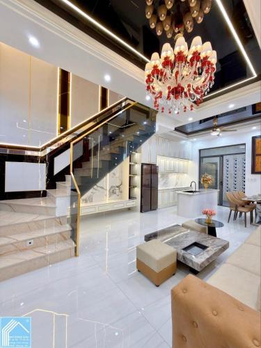 Nhà 1 trệt 2 lầu mới đẹp tại trục chính số 71 D1 KDC Hồng Loan - Cần Thơ