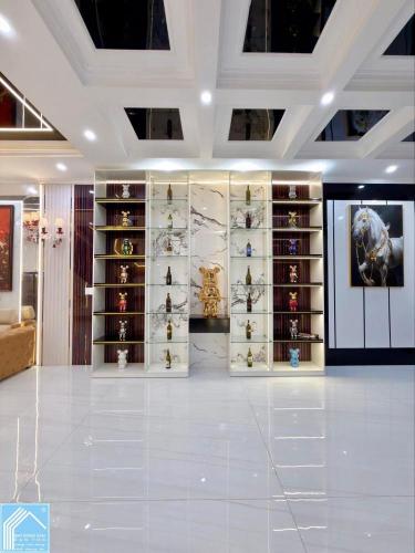 Nhà 1 trệt 2 lầu mới đẹp tại trục chính số 71 D1 KDC Hồng Loan - Cần Thơ