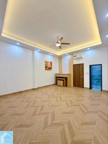 Nhà 1 trệt 2 lầu mới đẹp tại trục chính số 71 D1 KDC Hồng Loan - Cần Thơ