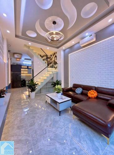 NHÀ 1 TRỆT 2 LẦU MỚI XÂY KHU ĐẠI HỌC Y CẦN THƠ