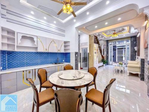 NHÀ 1 TRỆT 2 LẦU TÂN CỔ ĐIỂN , TRỤC CHÍNH HẺM 11 NGUYỄN VĂN LINH - TÂN AN - NINH KIỀU CẦN THƠ. 