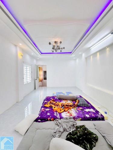 NHÀ 1T1L - GÓC 2 MẶT TIỀN Hẻm ( vừa ở & KDoanh dc). Vị trí rất sáng sủa, gần & đẹp