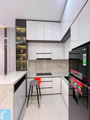 Nhà 1T1L đúc mới, GÓC 2MT HẺM, xe hơi tới nhà. Vị trí trung tâm, gần cầu Trần Hoàng Na