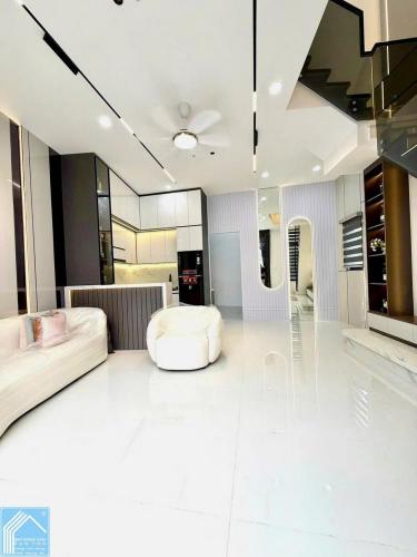 Nhà 1T1L đúc mới, GÓC 2MT HẺM, xe hơi tới nhà. Vị trí trung tâm, gần cầu Trần Hoàng Na