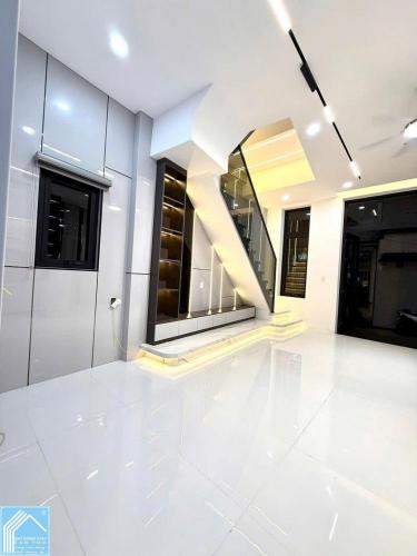 Nhà 1T1L đúc mới, GÓC 2MT HẺM, xe hơi tới nhà. Vị trí trung tâm, gần cầu Trần Hoàng Na