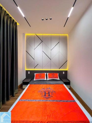 Nhà 1T1L đúc mới, GÓC 2MT HẺM, xe hơi tới nhà. Vị trí trung tâm, gần cầu Trần Hoàng Na