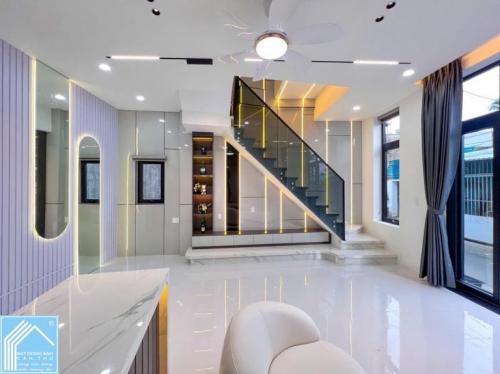 Nhà 1T1L đúc mới, GÓC 2MT HẺM, xe hơi tới nhà. Vị trí trung tâm, gần cầu Trần Hoàng Na