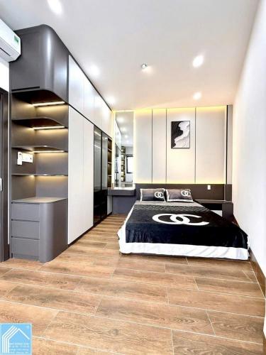 Nhà 1T1L đúc mới, GÓC 2MT HẺM, xe hơi tới nhà. Vị trí trung tâm, gần cầu Trần Hoàng Na