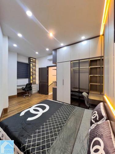 Nhà 1T1L đúc mới, GÓC 2MT HẺM, xe hơi tới nhà. Vị trí trung tâm, gần cầu Trần Hoàng Na