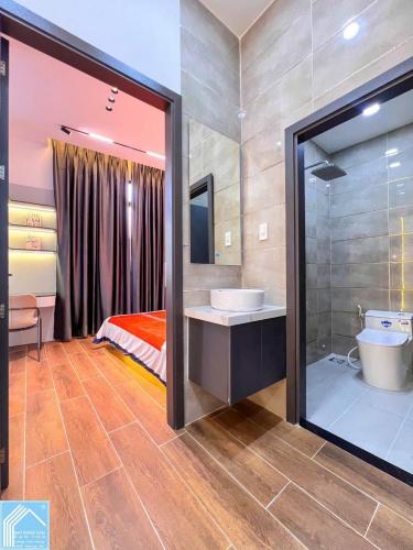 Nhà 1T1L đúc mới, GÓC 2MT HẺM, xe hơi tới nhà. Vị trí trung tâm, gần cầu Trần Hoàng Na