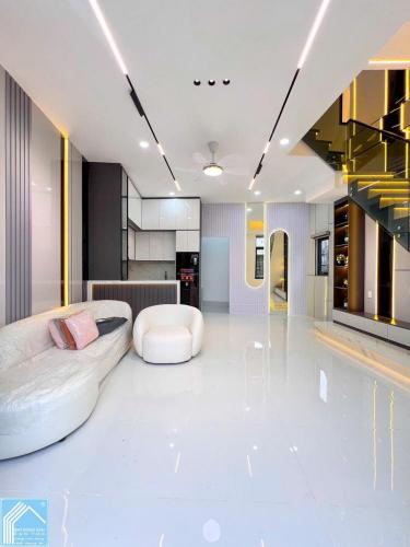 Nhà 1T1L đúc mới, GÓC 2MT HẺM, xe hơi tới nhà. Vị trí trung tâm, gần cầu Trần Hoàng Na