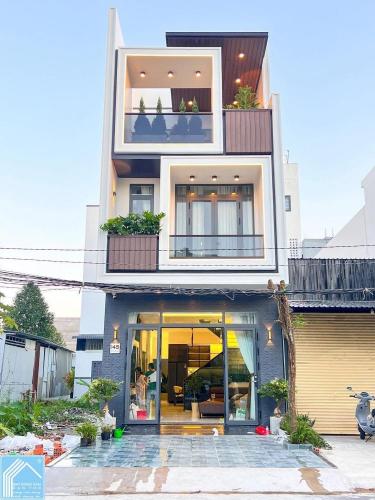 NHÀ 2 LẦU - MỚI HOÀN THIỆN - TẶNG FULL NỘI THẤT CAO CẤP. Mặt Tiền, sổ hoàn công đầy đủ