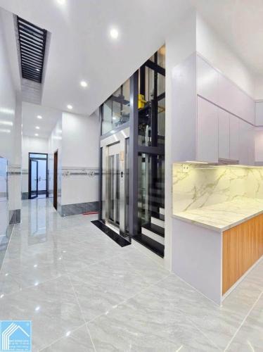 NHÀ 2 LẦU CÓ THANG MÁY – GẦN CHỢ 586 & BV HOÀN MỸ 