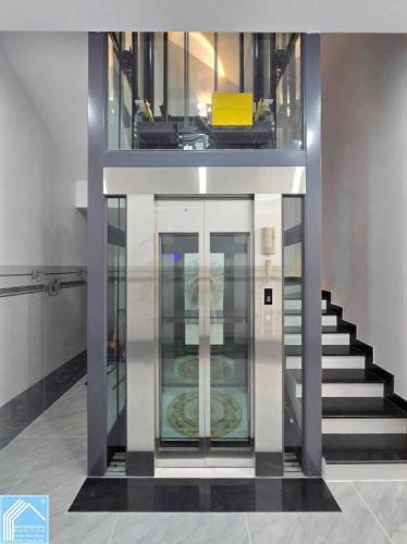 NHÀ 2 LẦU CÓ THANG MÁY – GẦN CHỢ 586 & BV HOÀN MỸ 